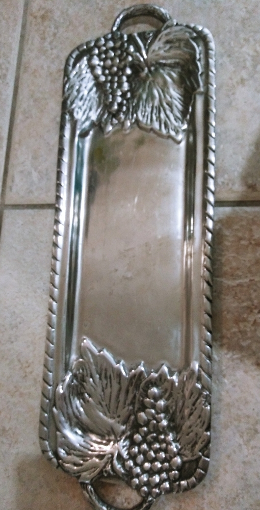 Aluminum tray-grape